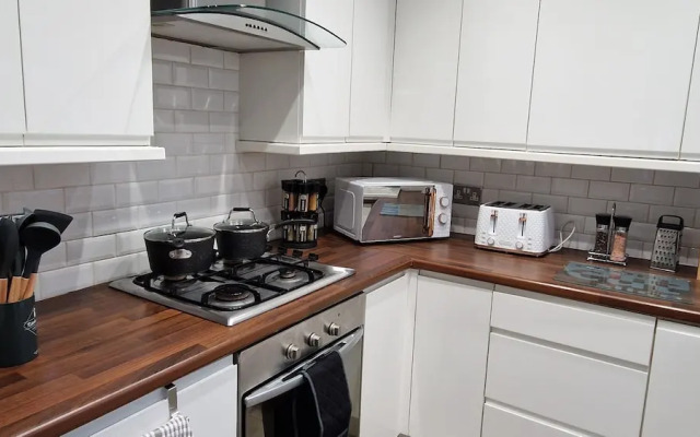 Stunning 5-bed House in Liverpool! Great Location!