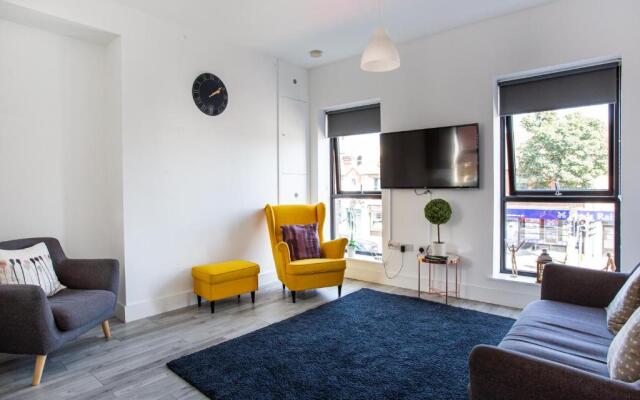 Modern Luxury Apartment, Sleeps 6, Best Location