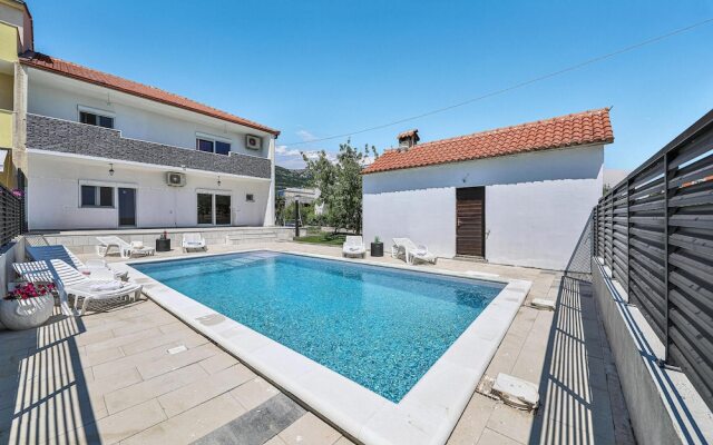 Beautiful Home in Kastel Stari With Wifi and 2 Bedrooms