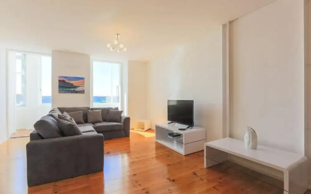 Airy Lapa 2 BR River and Bridge Views AC