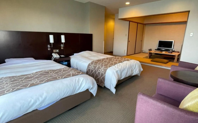 Wisterian Life Club Toba