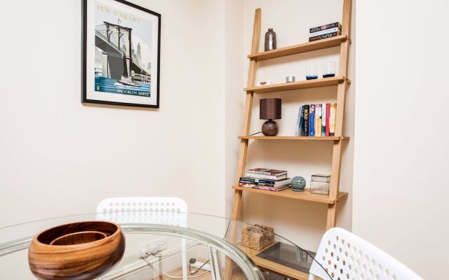 Bright &Spacious Central 1 Bed Basement Flat