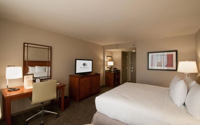 DoubleTree by Hilton Chicago - Oak Brook