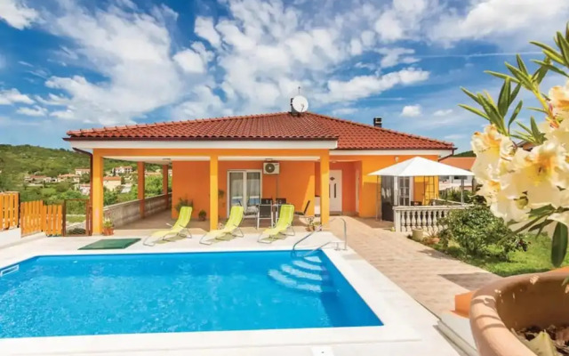 Holiday House with Pool Marika