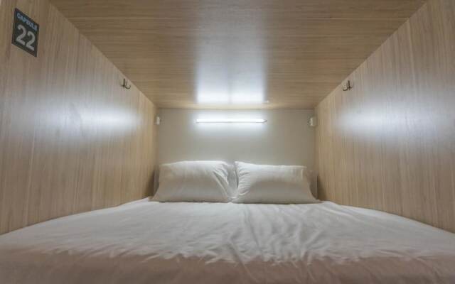 Lounge Capsule Hostel