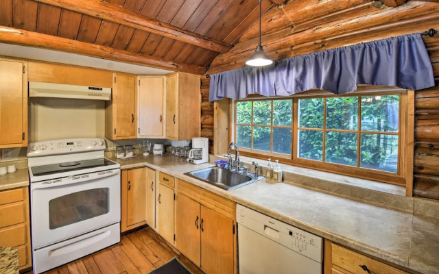Historic Belfair Cabin Abode on the Hood Canal!