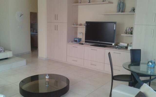 Pallini Court