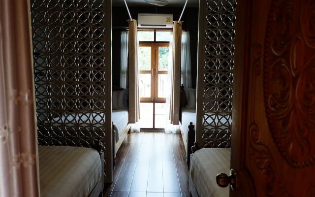 Bloom Cafe & Hostel Lipe