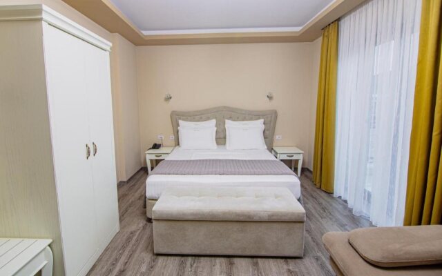 Christis Hotel Borova