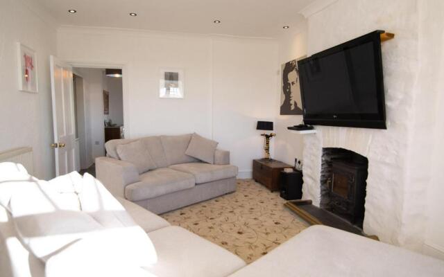 Kings Acre spacious 4 bed with Breath-taking views