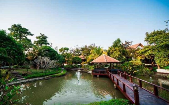 San Kam Phaeng Lake View Resort