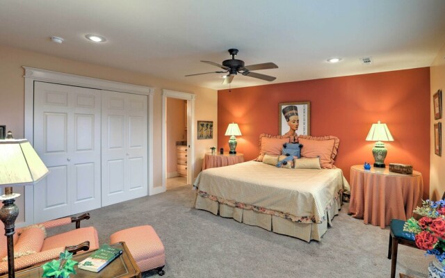 Beautiful Central Fayetteville Townhome w/ Views!
