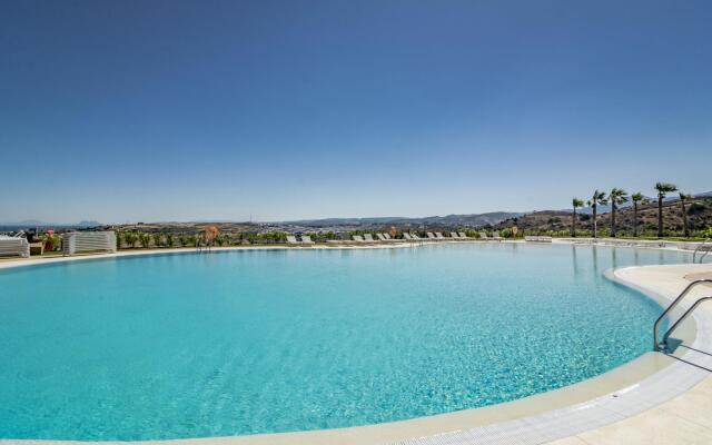 LAE23i- Apotel Estepona Hills by roomservices