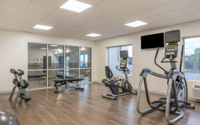 Holiday Inn Express & Suites Chicago West - St Charles