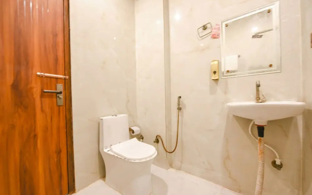 Fabhotel Royal'S Paradise