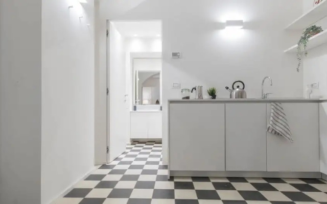 JOIVY Superb Studio For 2, 10Mins From Duomo