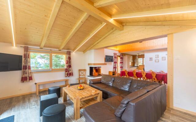 Lovely Chalet 500m From Transport