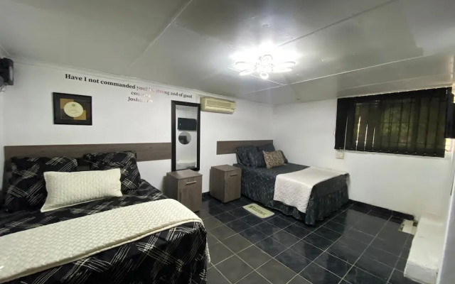 Cozy  Cabin Guest Lodge