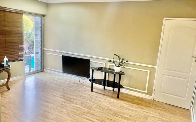 Beautiful Apartment in Century City