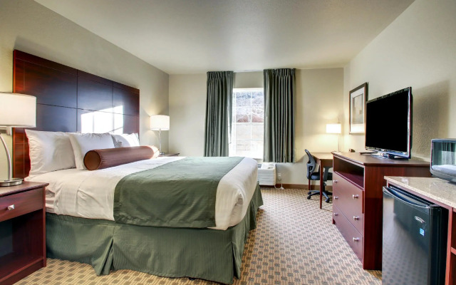 Cobblestone Hotel & Suites - Salem