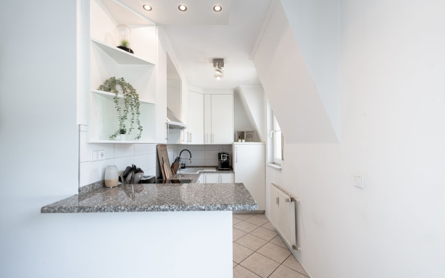 Beautiful Penthouse w Balc Prkg & BBQ