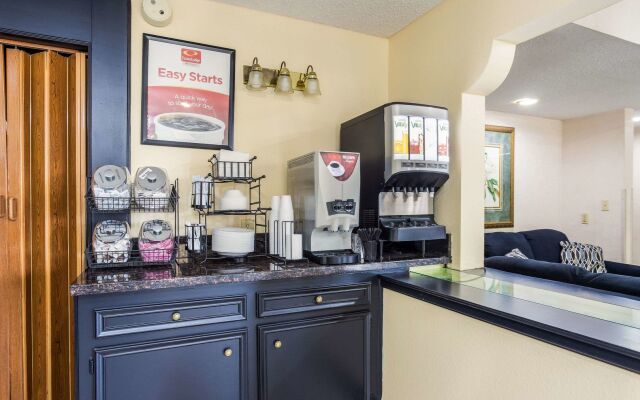 Econo Lodge Clinton - Jackson West