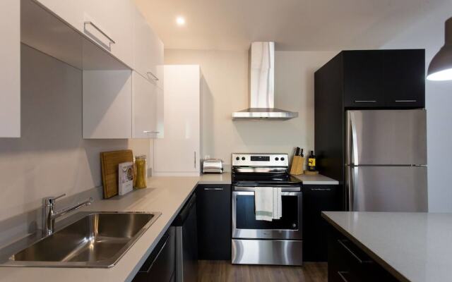 Brand New 3 Bedroom With Rooftop Patio