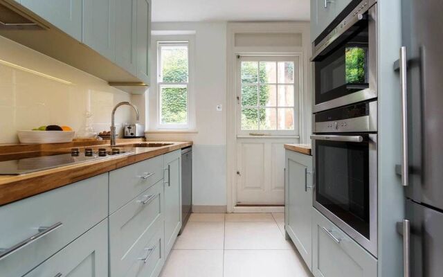 Elegant Home near Kensington High Street