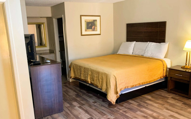 Days Inn & Suites by Wyndham Brewton
