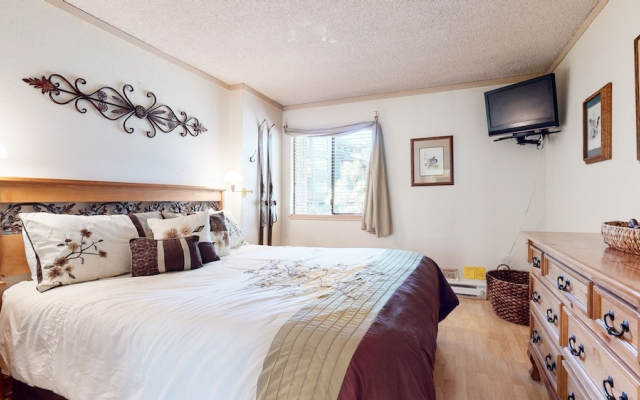 Summit Cozy Condo Getaway!