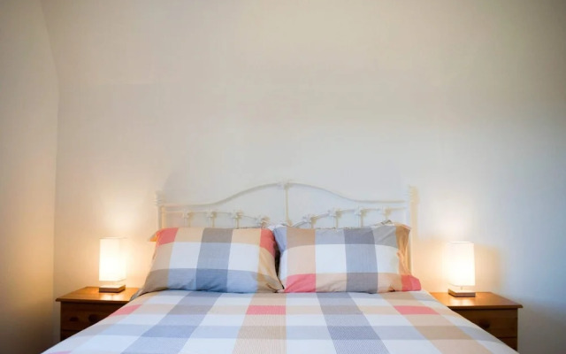Spacious 2 Bedroom Home in Edinburgh