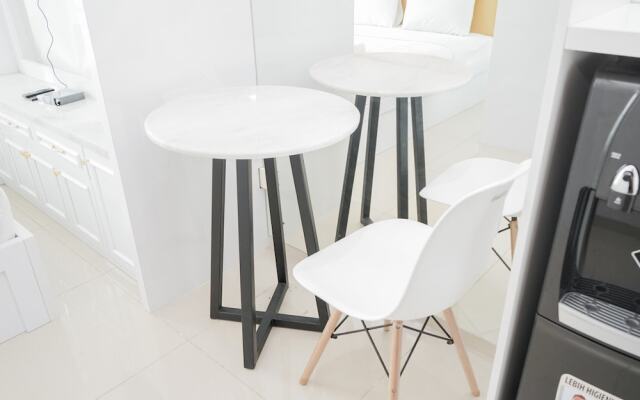 Comfort and Modern Studio at Tree Park Cikokol Apartment