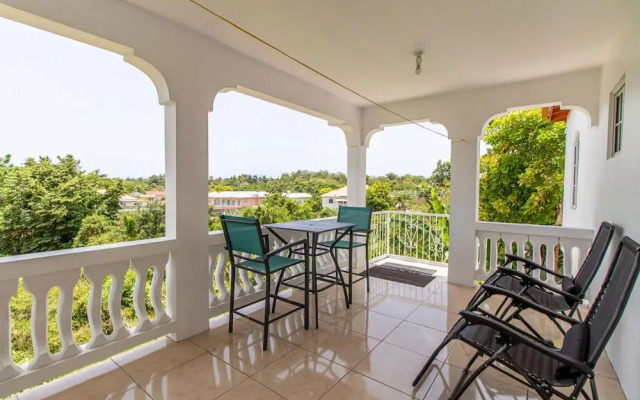 Runaway Bay Gem in Runaway Bay