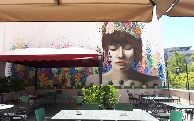 Ederlezi Zoubourlou Aparthotel