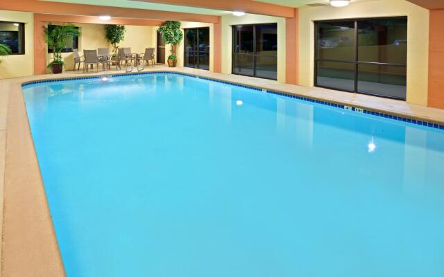 Holiday Inn Express Portland South-Lake Oswego, an IHG Hotel