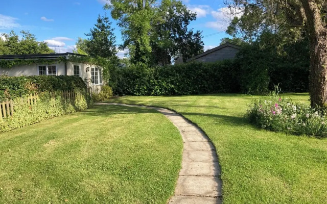 October House Holiday Cabin