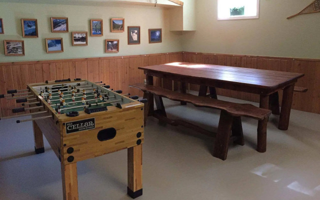 Castle Mountain Ski Lodge - Hostel