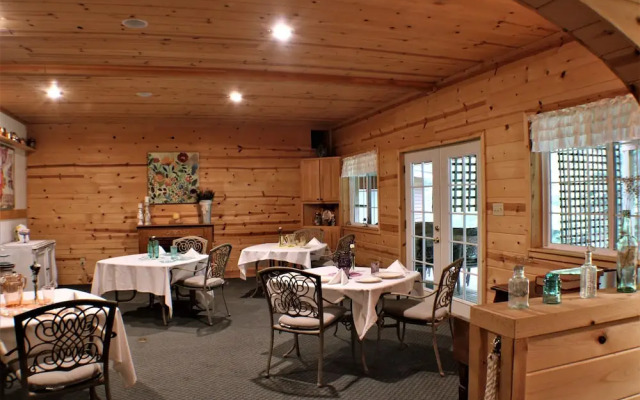 River Road Venue & Lodging