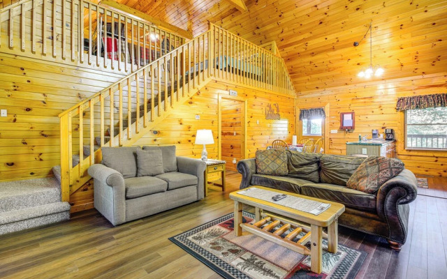 Sevierville Cabin w/ Hot Tub & Deck!