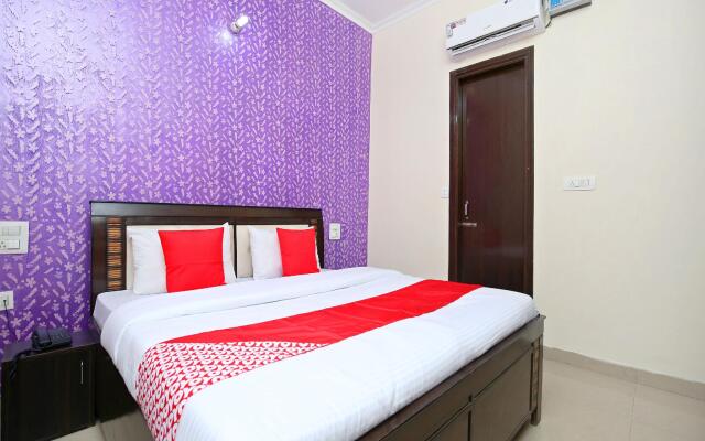 OYO 16697 Hotel Randhawa