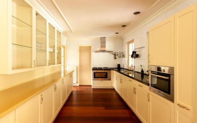 Beautiful American Style Villa With Heated Pool and Jacuzzi
