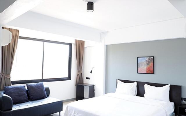 Izen Pure Budget Hotel & Residences