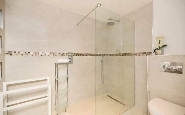The Bourton-on-the-water Place - Lovely 5bdr House With Parking + Garden