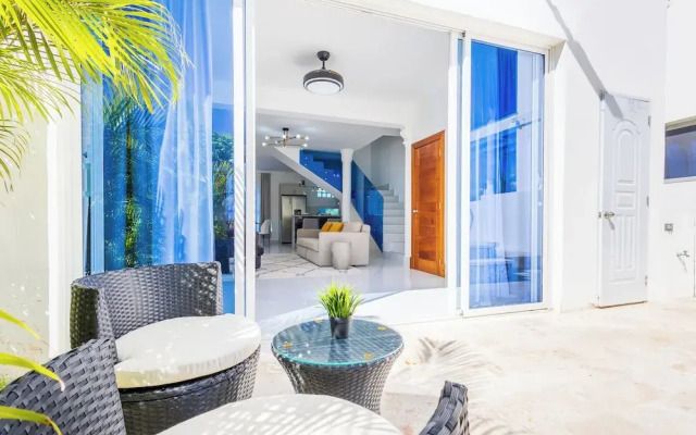 3-BR Villa with Pool & Rooftop Jacuzzi