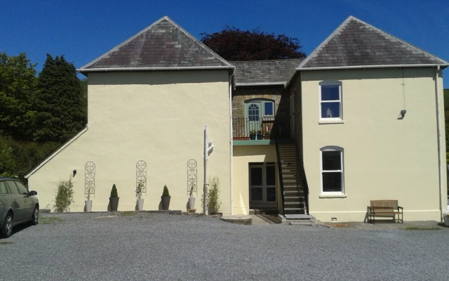 Sannan Court Holiday Apartments