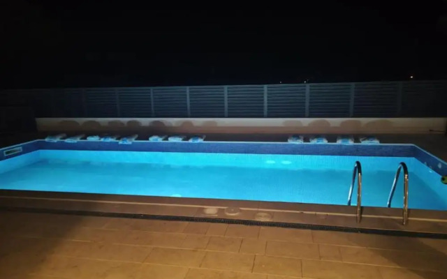 Sunset Villa Aves With Pool, Gym and Sauna