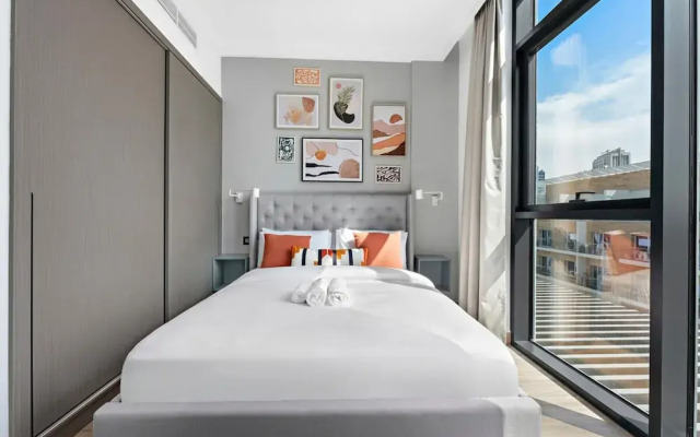 Silkhaus Large Modern Studio JVC With Gym Pool