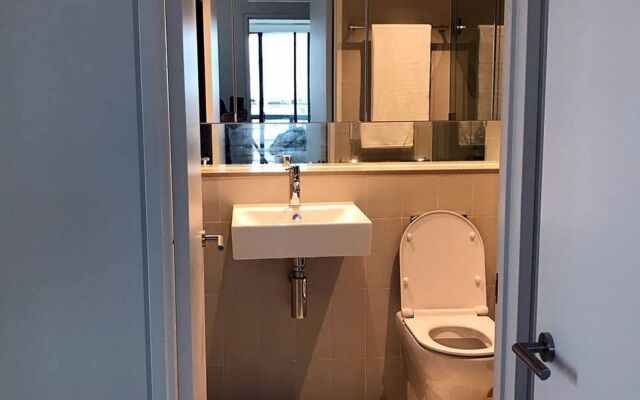 Melbourne Docklands Luxury Seaview Apartment