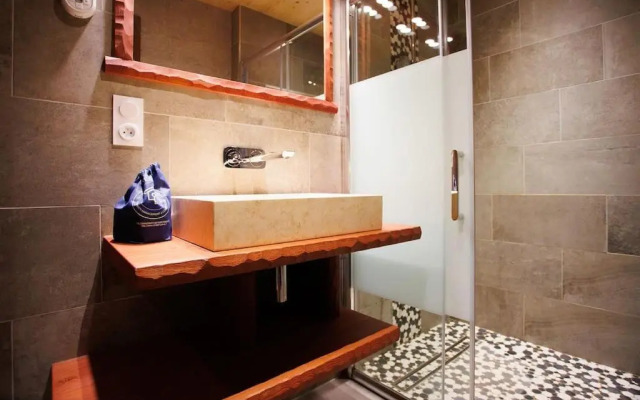 Original chalet en rondins, l'Ours Canadien