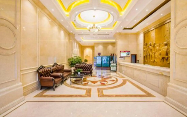 Vienna Hotel (Chongzhou High Speed Railway Station)